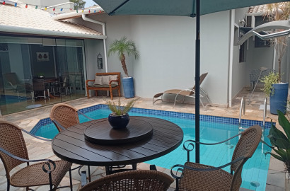 Casa a venda em São Simão SP, com piscina e fino acabamento